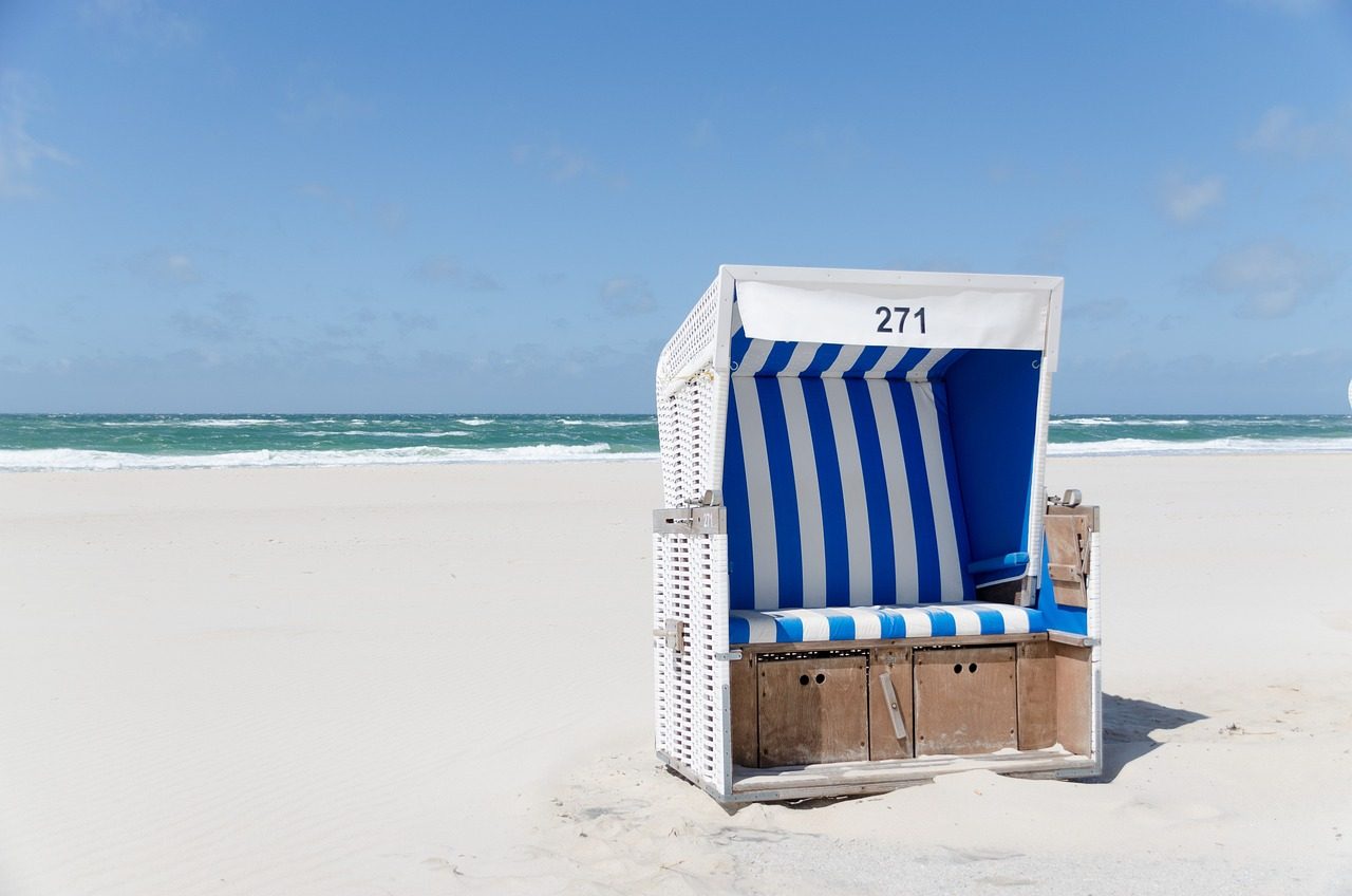 beach-chair-1587066_1280